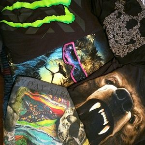 SEVEN ASSORTED GUYS GRAPHIC TEES