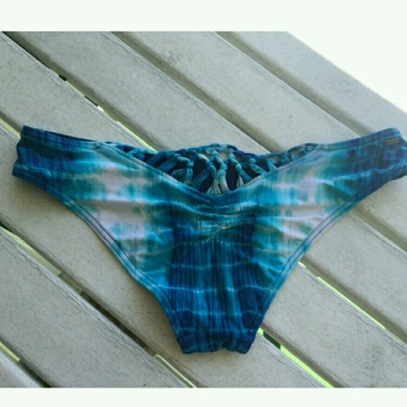 ISO ripcurl bikini bottoms - Picture 2 of 4