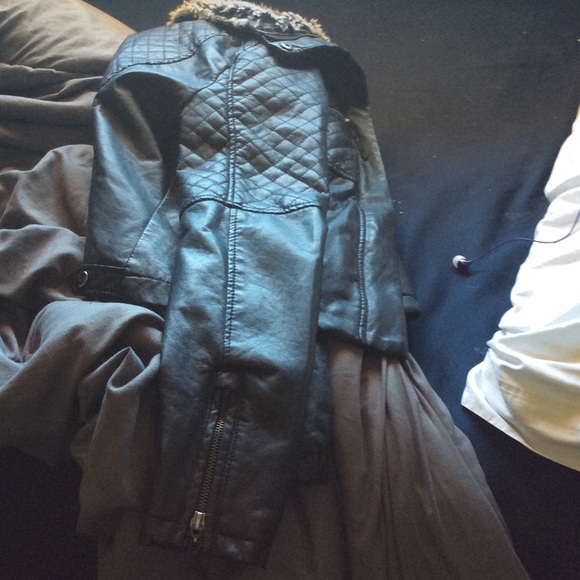 Leather jacket - Picture 1 of 3