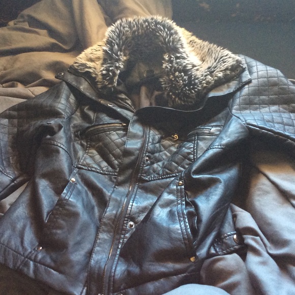 Leather jacket - Picture 3 of 3