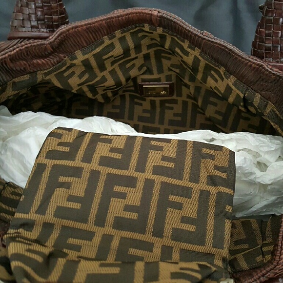 *SOLD* Fendi Spy Bag Ltd Edition Corded Leather - Picture 3 of 4