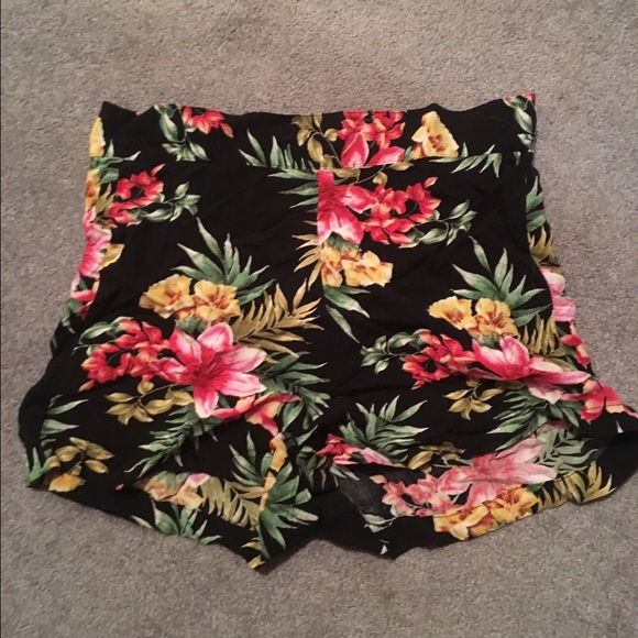 Cotton Hawaiian floral shorts