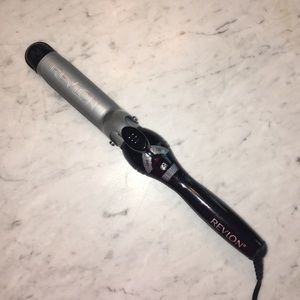 Revlon 1 1/4 Inch Curling Iron