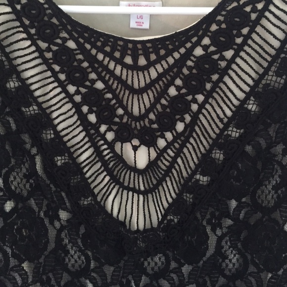 CLEARING OUT CLOSET Doesn't fit my big booty - Picture 2 of 4