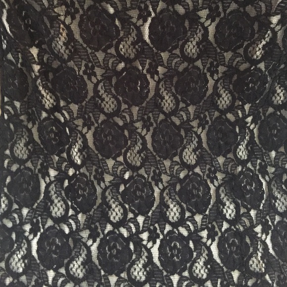 CLEARING OUT CLOSET Doesn't fit my big booty - Picture 3 of 4