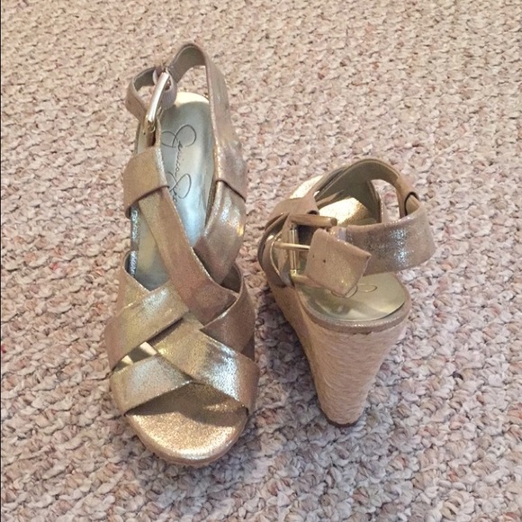 Jessica Simpson gold metallic wedges! Size 8'