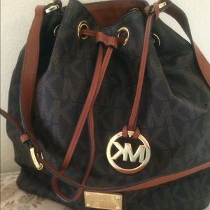 Michael Kors cinch top shoulder/crossbody