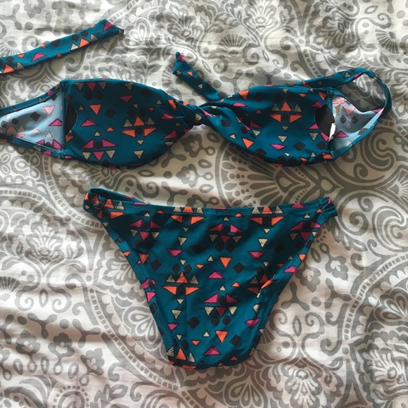 Bikini - Picture 2 of 2