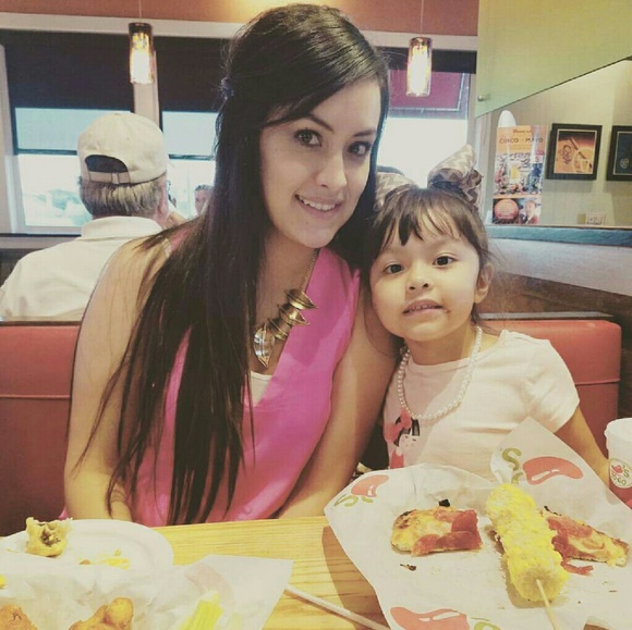 Meet your Posher, Claudia