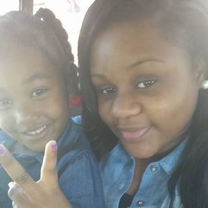 Meet your Posher, Alexis