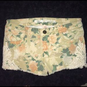 adorable Mossimo floral crotchet shorts