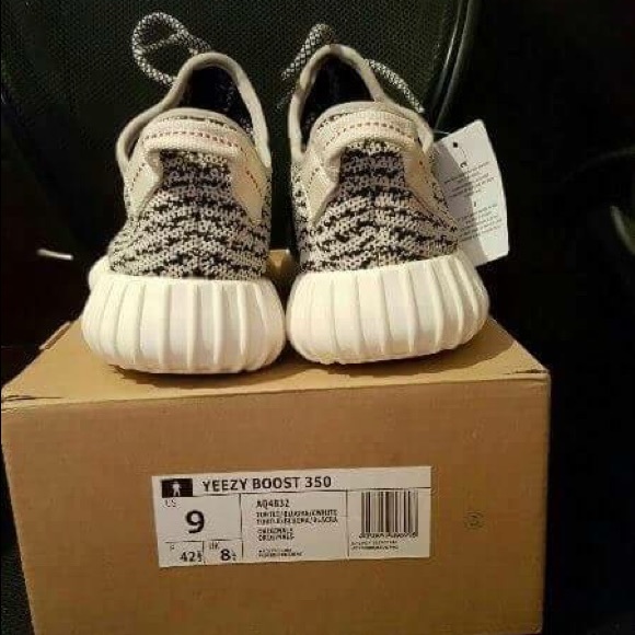 100% Authentic Yeezy Boost Turtle Doves - Picture 2 of 4