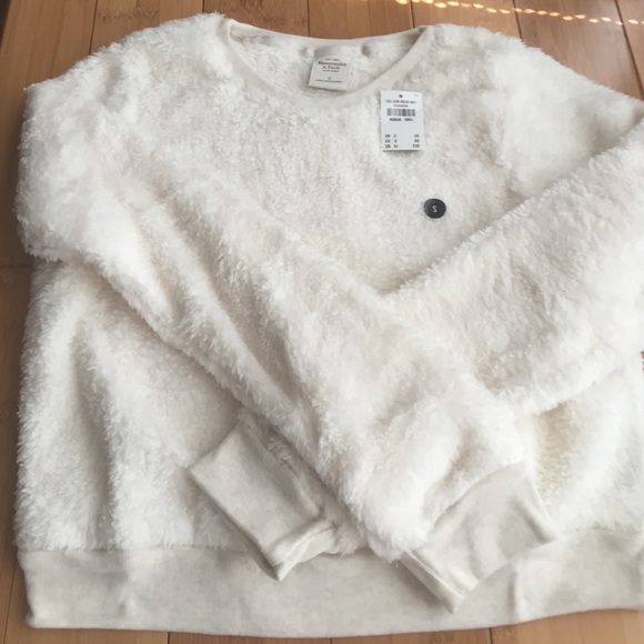 Abercrombie Fitch sweater - Picture 2 of 2