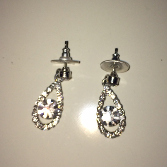 beautiful tear drop earrings