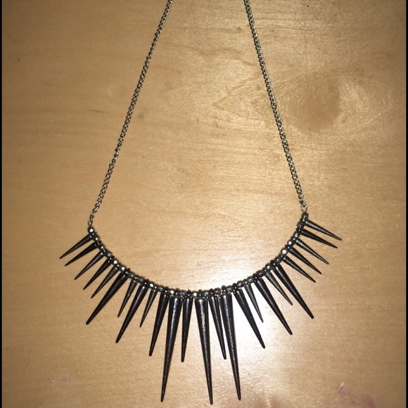 Spike necklace