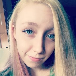 Meet your Posher, Alexia