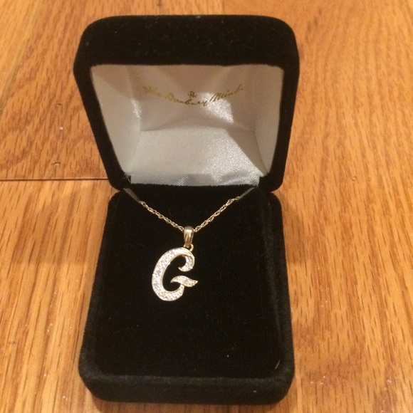 ✂️ Gold "G" Necklace! Never worn!! - Picture 2 of 3