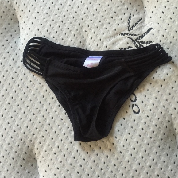 Small black strappy bottoms