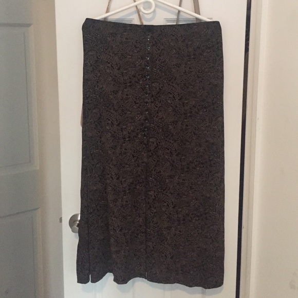 NWOT trendy midi skirt