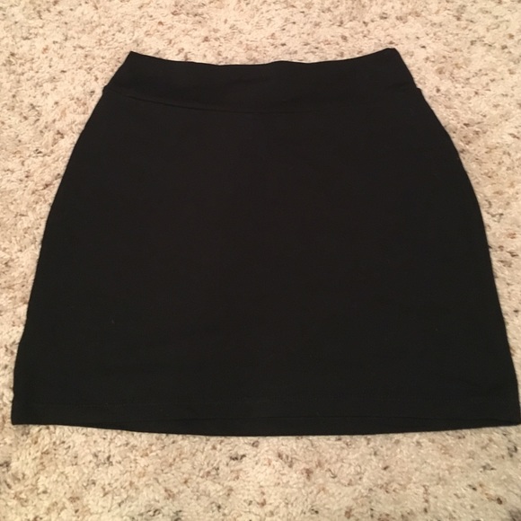 SUSANA MONACO Slim Skirt in Black