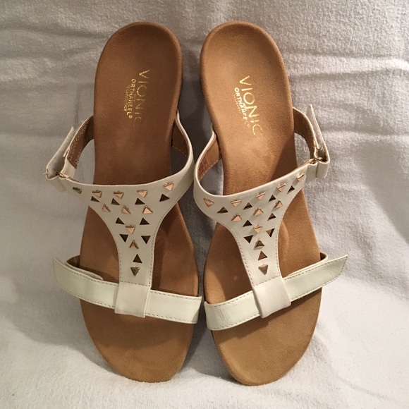 Never worn Vionic white wedge sandals