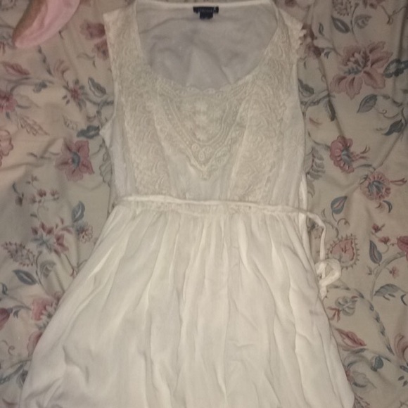 White lace forever 21 dress only wore it once