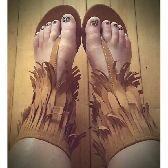 Tan suede fringe sandals - Picture 2 of 3