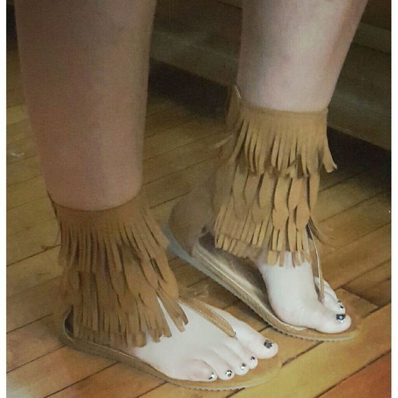 Tan suede fringe sandals - Picture 3 of 3