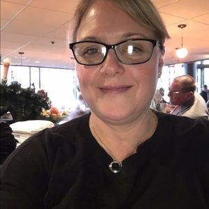 Meet your Posher, Debbie