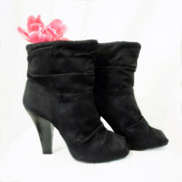 Black open toed boots - Picture 3 of 4