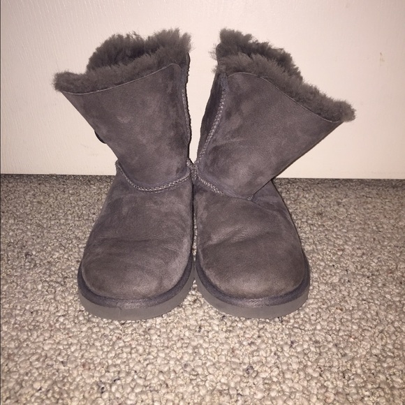 SHORT BUTTON UGG BOOTS!!