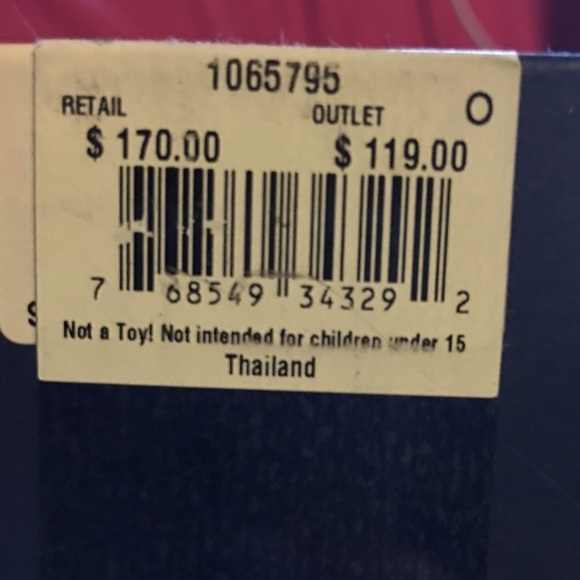 Gorgeous Swarovski Cocktail Ring - Picture 4 of 4