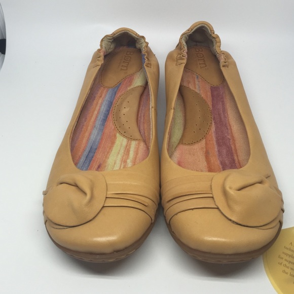 NWOT Born flats