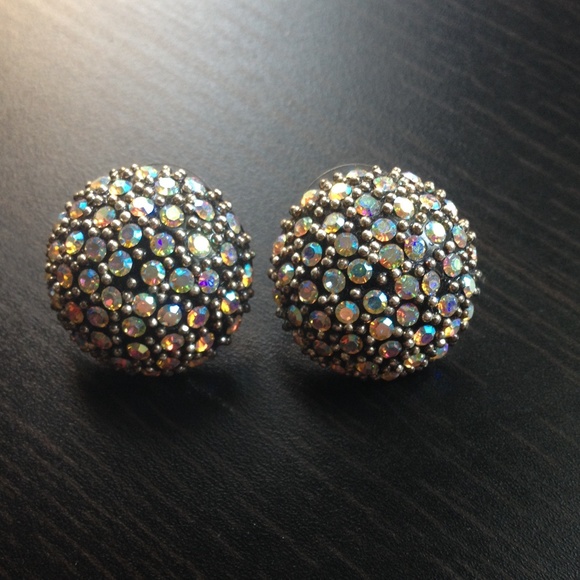 Sparkling earrings 🎀 - Picture 2 of 4