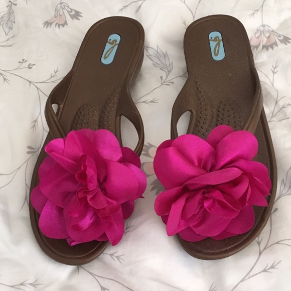 Great condition Oka Bee heeled sandals.