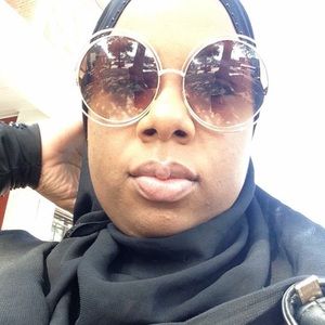 Meet your Posher, Aneatra