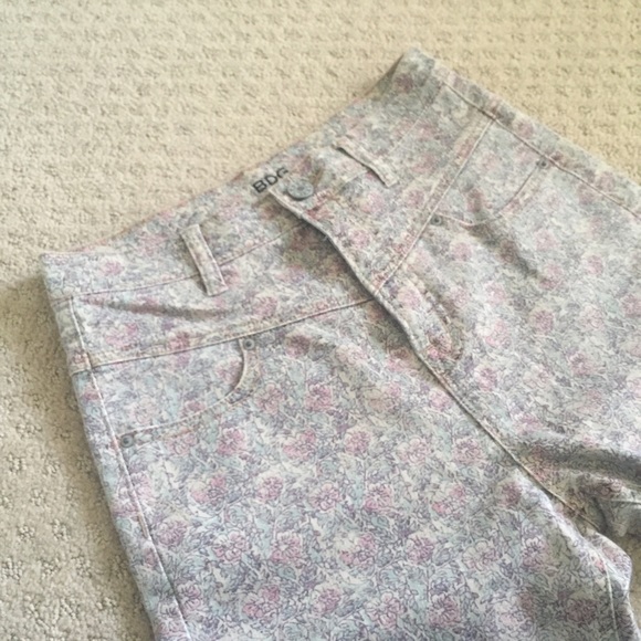 BDG UO High Rise Floral Jeans - Picture 4 of 4