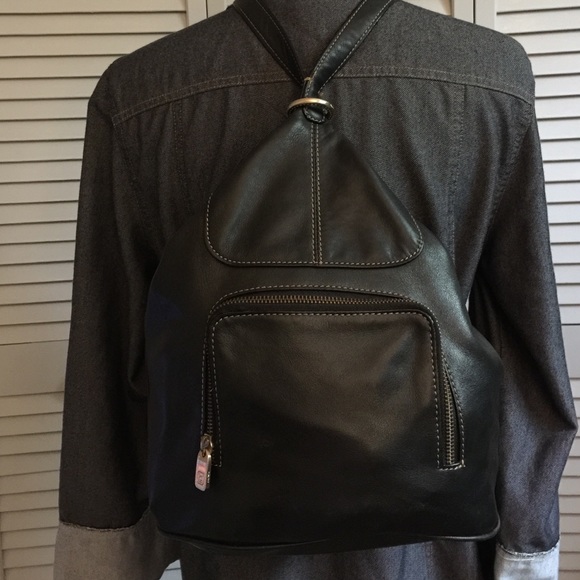Liz Claiborne Handbags - Liz Claiborne Black Leather Backpack