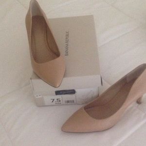 Banana Republic "Giah" Nude pump