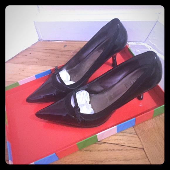Charles David size 5 black pumps