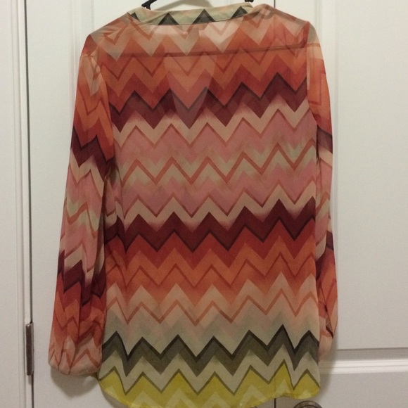 Chiffon, 3/4 length sleeve blouse. - Picture 3 of 3
