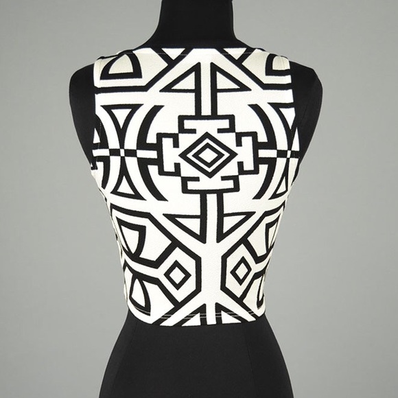 So So Cute Aztec Print Crop Top - Picture 3 of 4