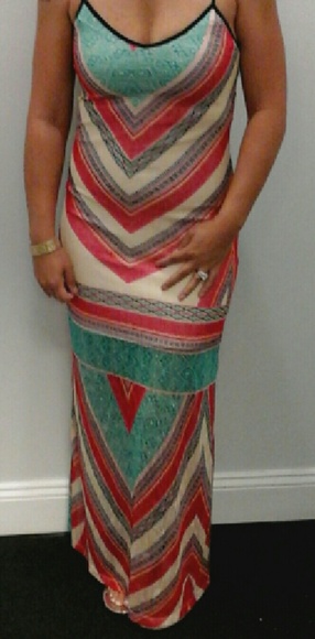 NWOT beautiful maxi dress - Picture 2 of 3