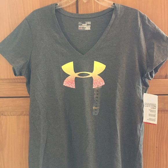 Under Armour V-Neck Tee. New. Size XL