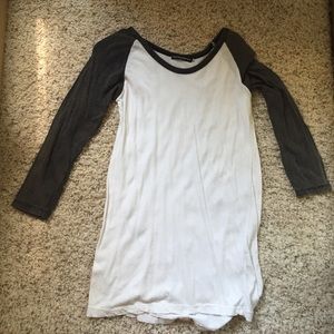 BRANDY MELVILLE BASEBALL T