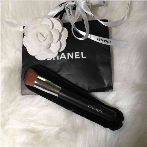 Authentic CHANEL BRUSH