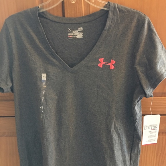 Under Armour V-Neck Tee. New. Size: Large
