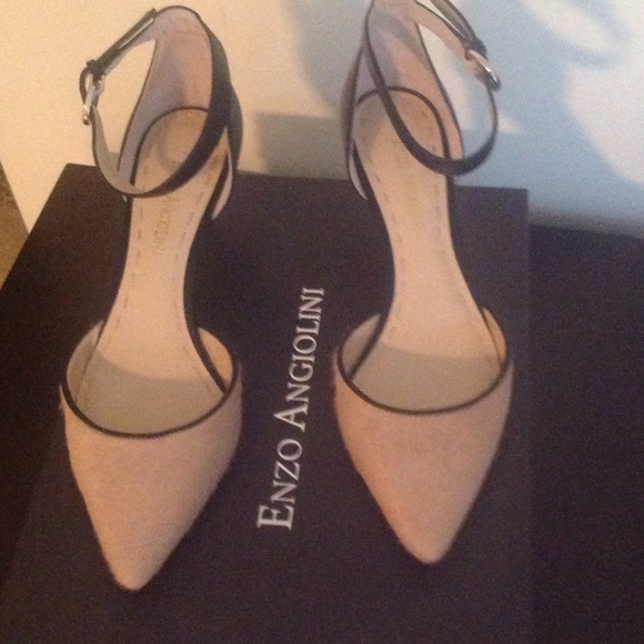 Beautifully made Enzo Angiolini Black/Natural pump