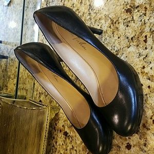 Marc Fisher black pumps