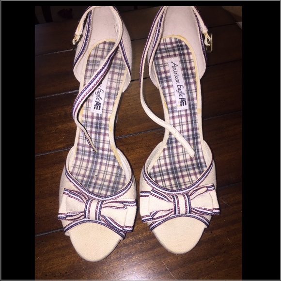 American Eagle by Payless Shoes - 🎉SALE🎉Beige Heels with red/blue accent